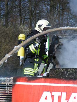 Einsatz Hüttenbrand Fraba Juli 045